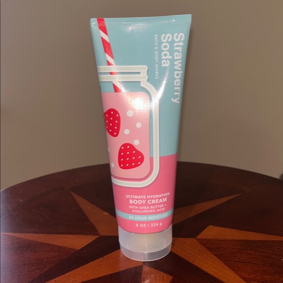 Bath & Body Works Strawberry Soda Body Cream - Picture 1 of 1